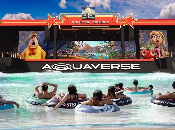 索尼电影公司在世界上的第一个主题水上乐园于10月12日开业。
