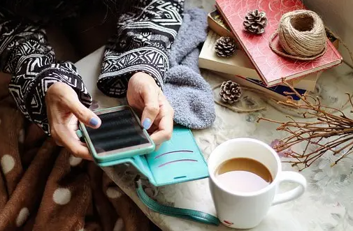 套路太深。网友刷了一天短视频，领了红包。他们只赚了一美元两美分。