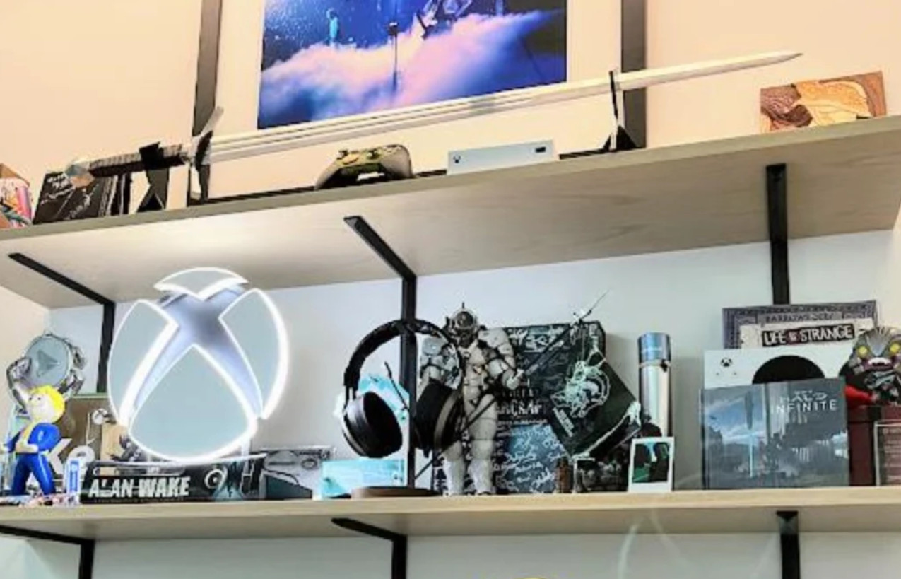 斯潘塞可能在照片中展示了新的流媒体设备。