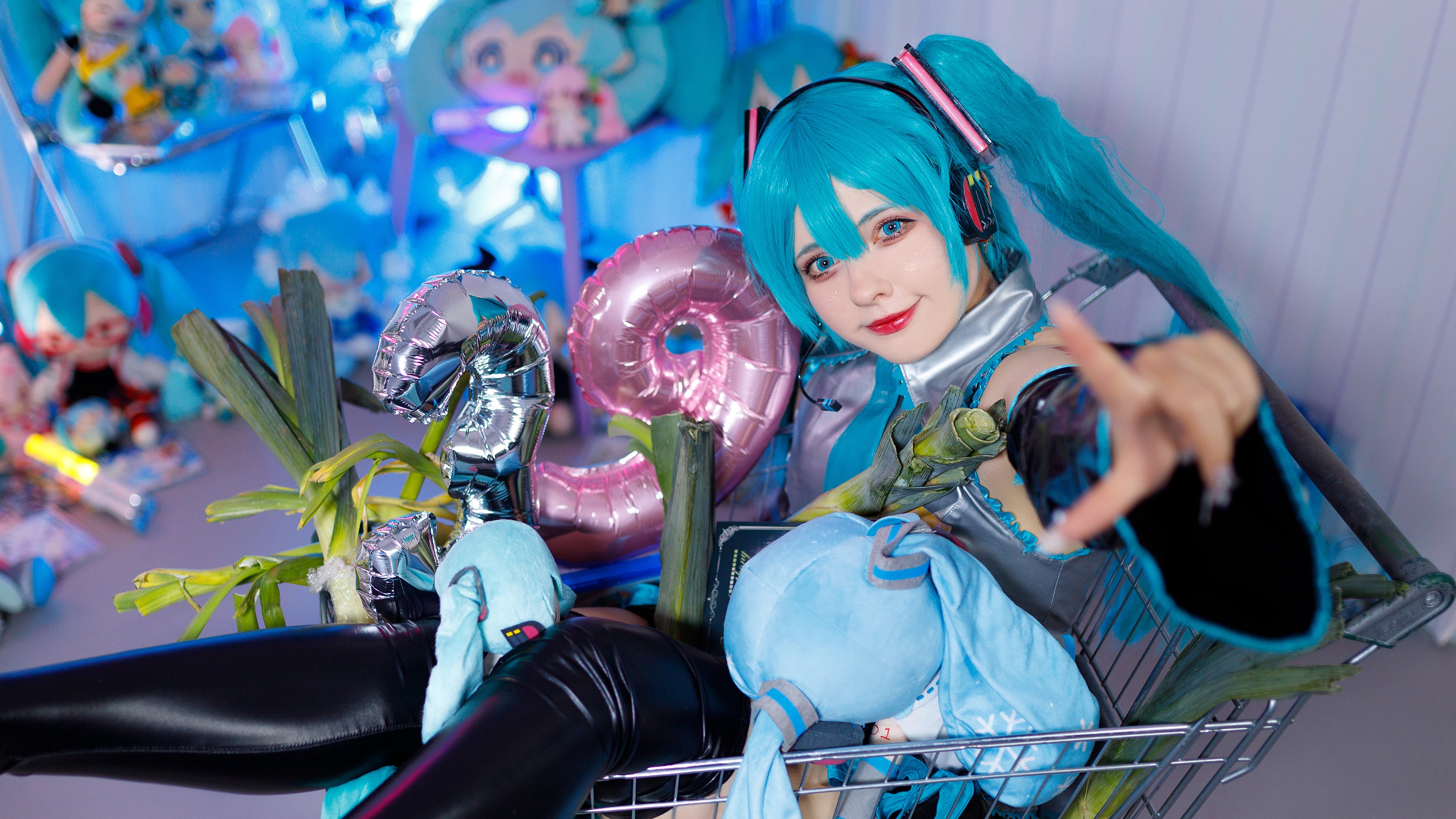 俄罗斯女孩COS初音未来将继续初音米库之路，以应对网络暴力。