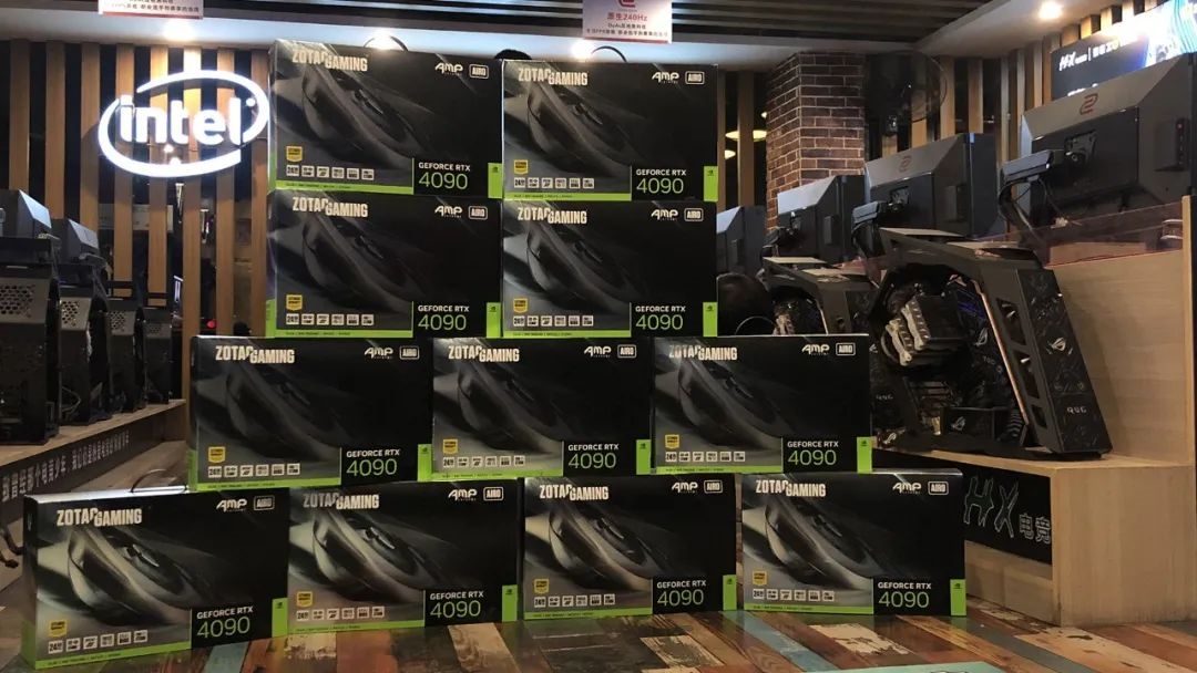 中国第一家拥有RTX4090的网吧就在这里:昊恒老板。