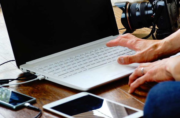 实现演艺梦想，外国人有大招。天天SNS秀装死，终于实现了装死的梦想。