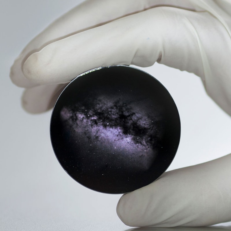 索尼娱乐超精密星空投影原盘手掌大小可投12亿，全球最大。