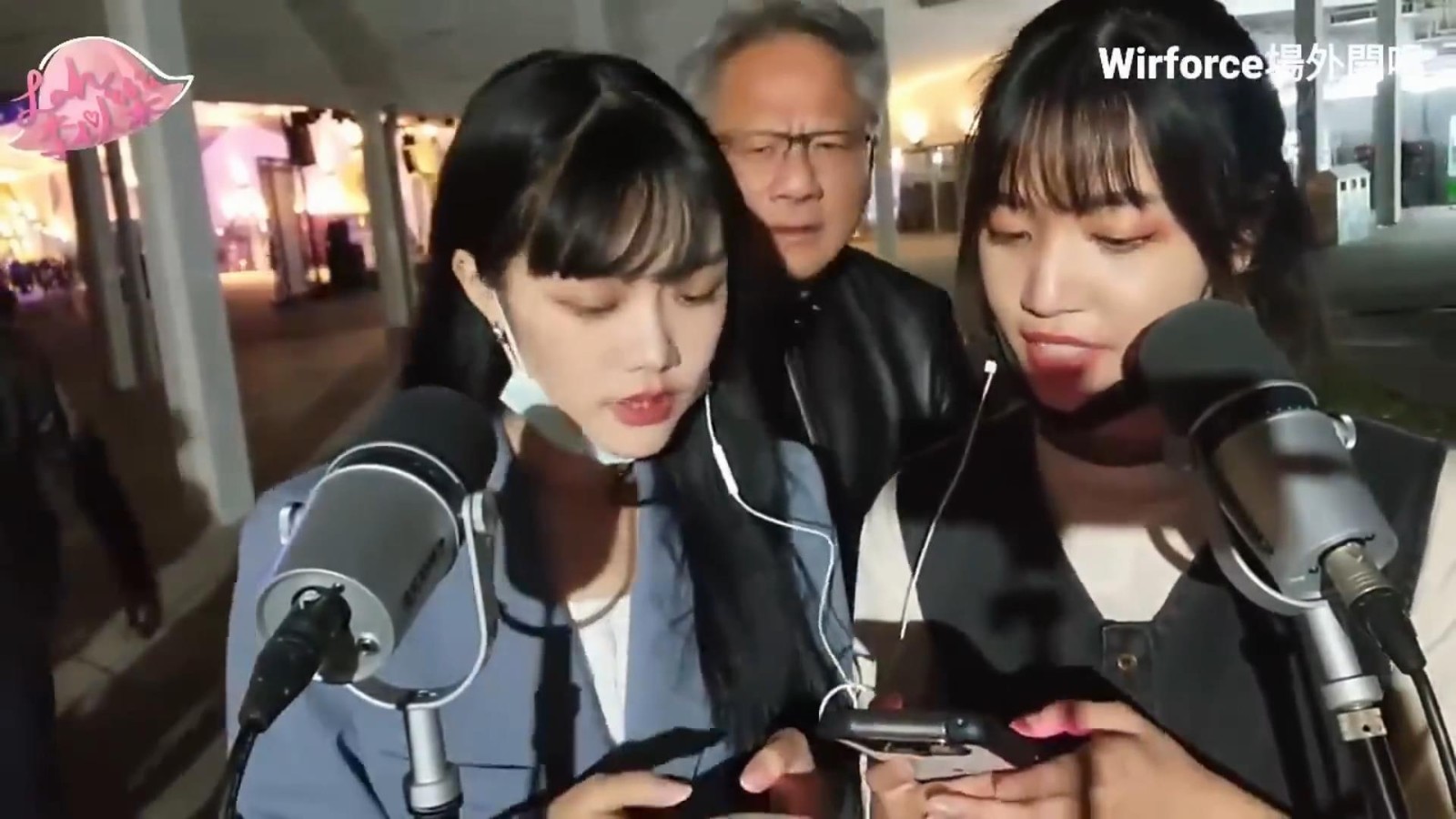 进入黄仁勋美女直播间太神奇了。网友调侃RTX30/40优惠快到了。