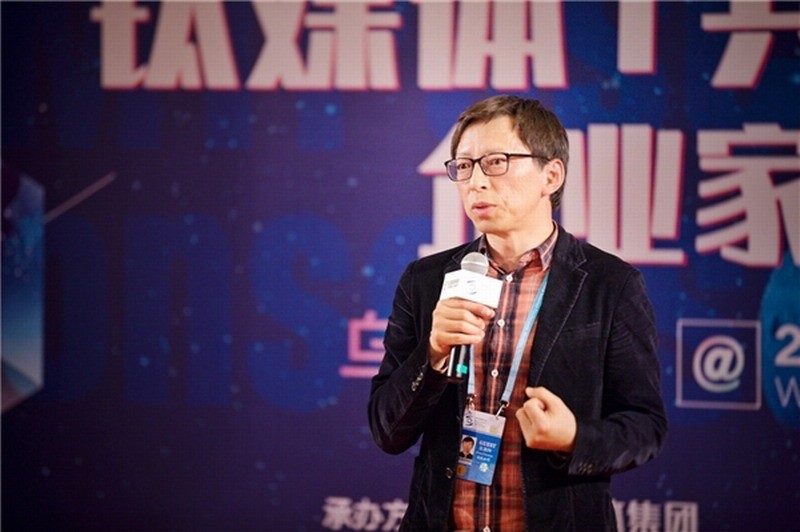 张朝阳自称中国互联网化石！马是的追随者。