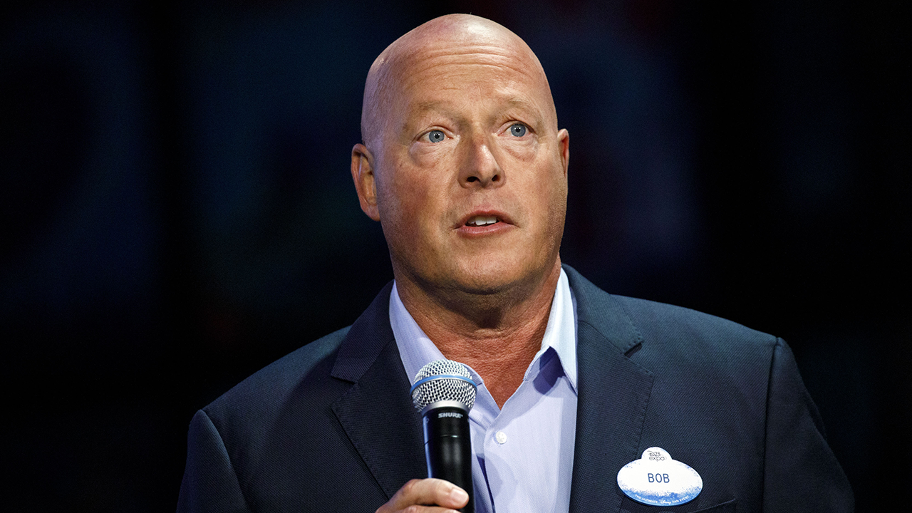 迪士尼计划裁员、冻结招聘、限制旅行。