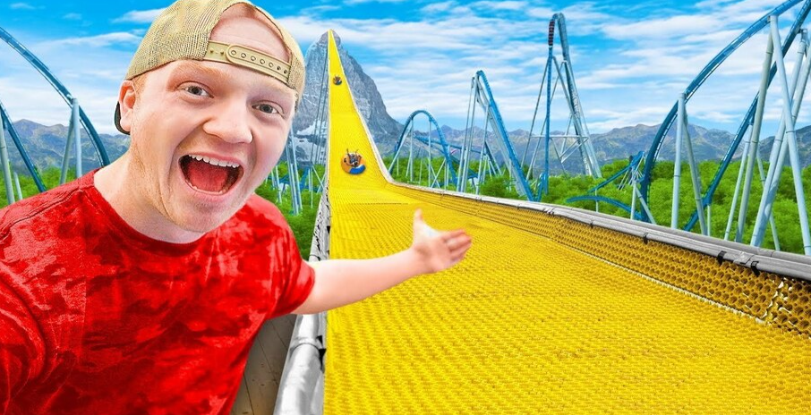 美国顶级主播自己的大型主题乐园开业，游戏设施齐全，人气很高。