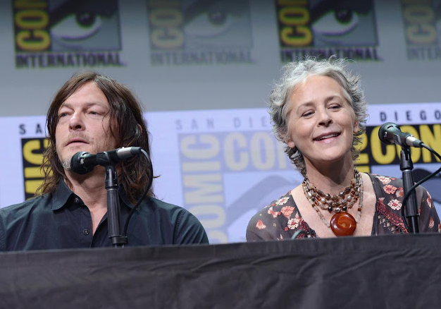 《行尸走肉》12年的历史过去了，弩哥和战争女神在戏外更是难过。