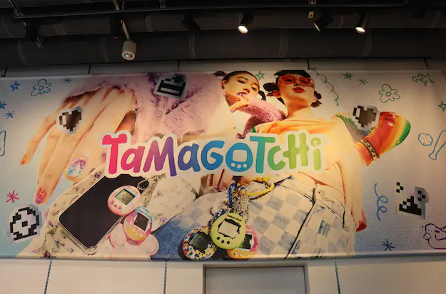 热潮过去20多年后，欧美万代电子宠物鸡专属版登陆日本。