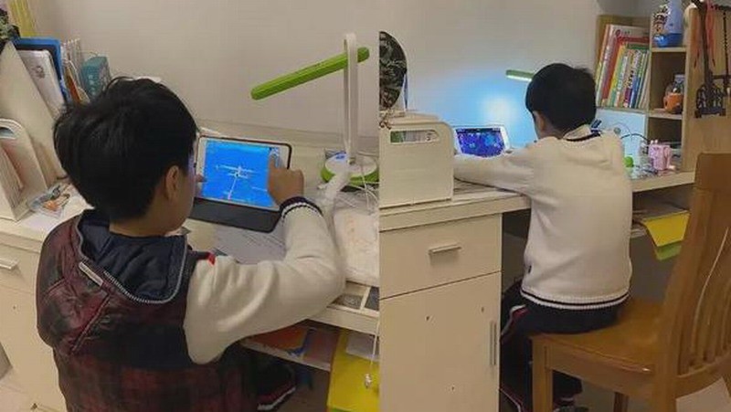 妈妈让沉迷游戏的孩子休学，每天玩16个小时:孩子崩溃。