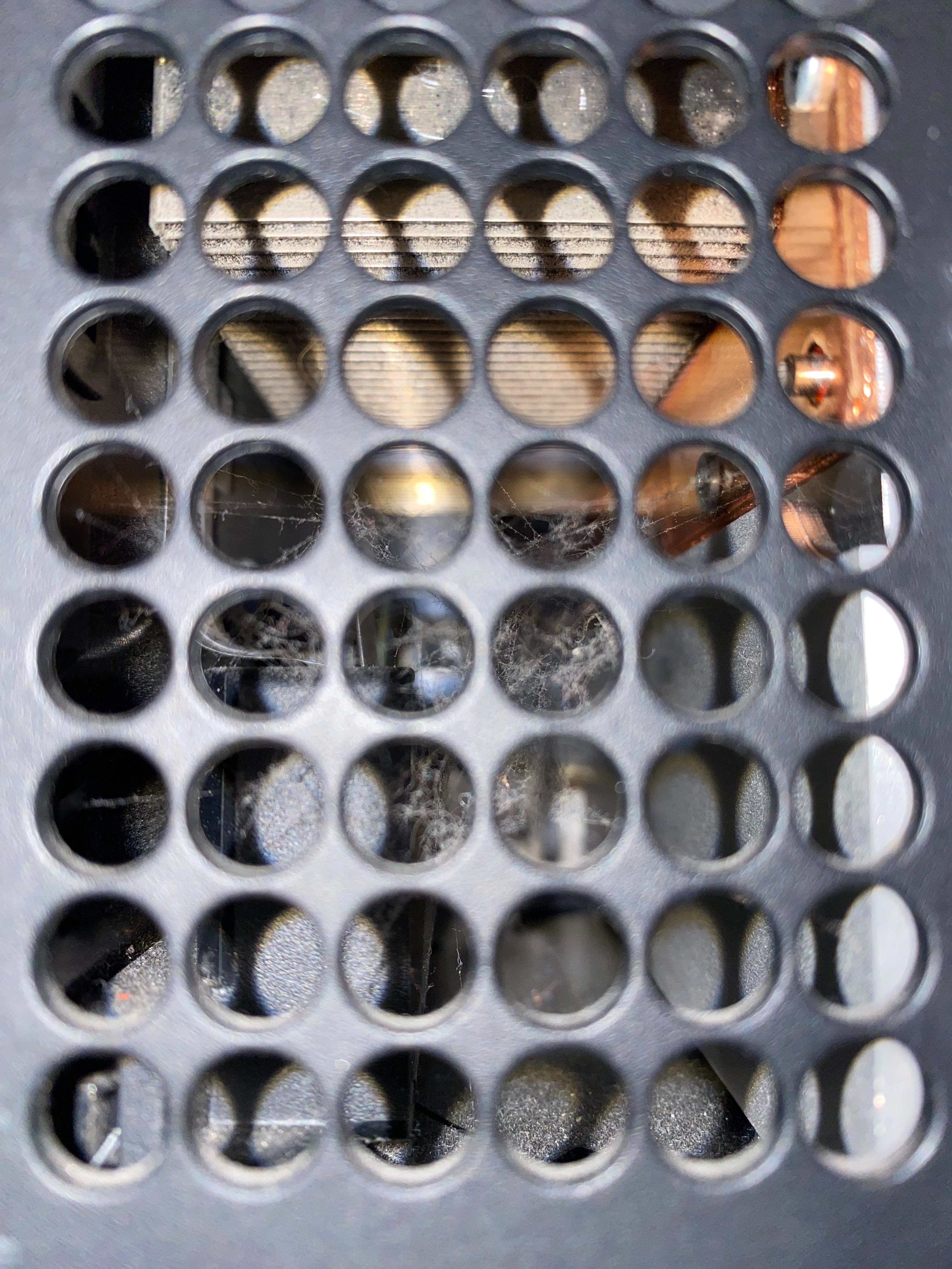 主机怎么了？这个Xbox系列X直接蜘蛛网。