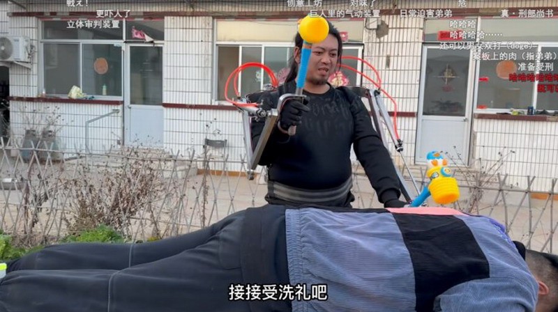 耿的新手工作品“机械外骨骼”网友:半自动凌迟惩罚工具