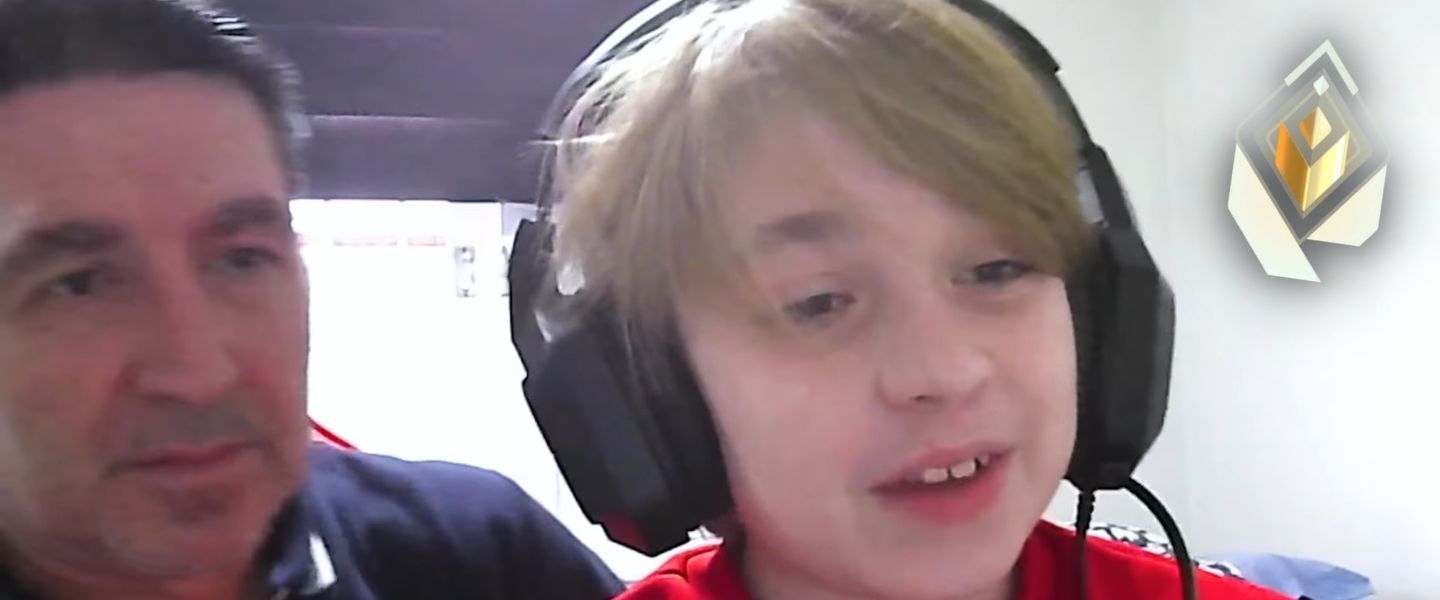 1岁《Valorant》玩家家长监督下的直播被屏蔽引发争议。