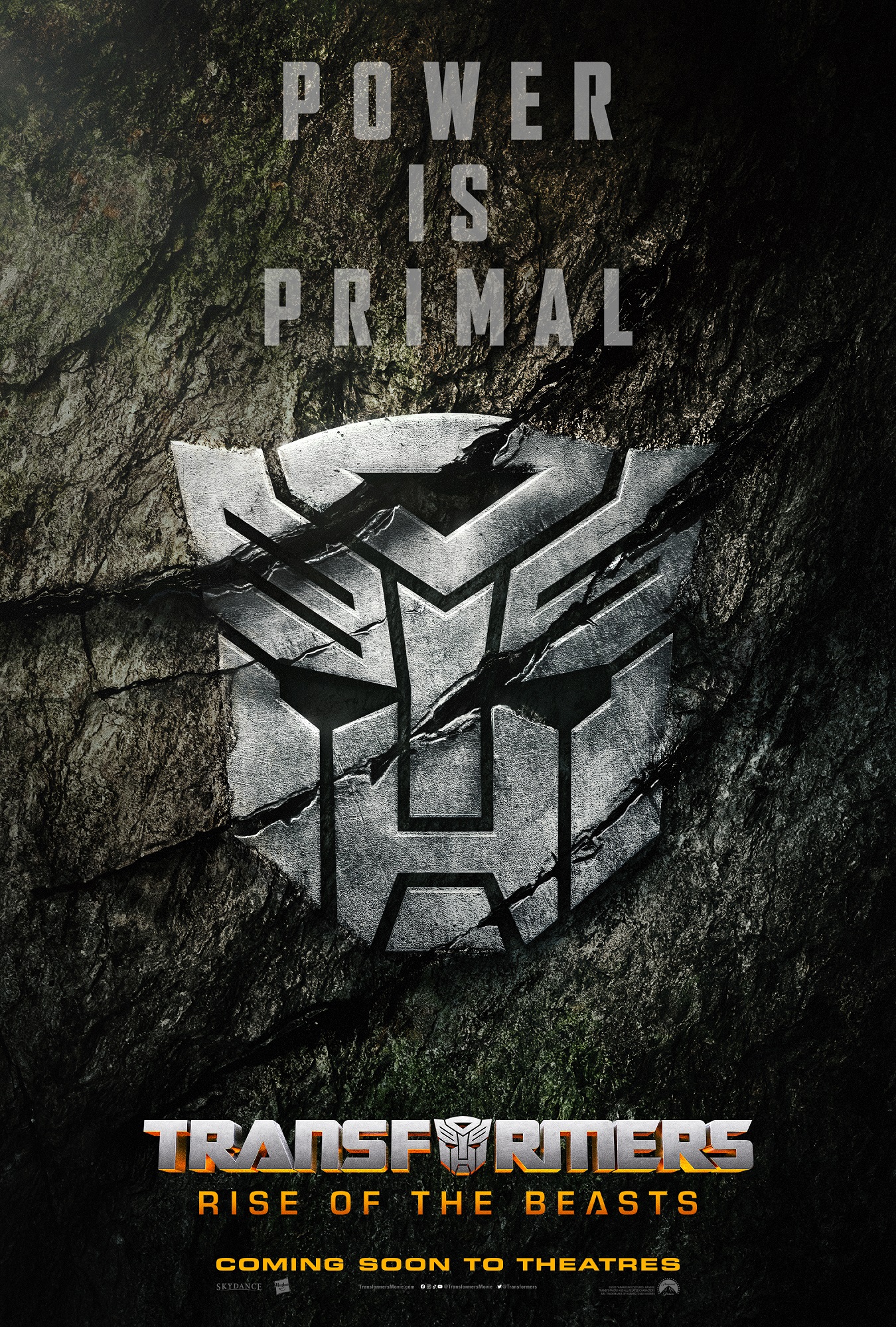 《变形金刚：超能勇士崛起》首次预告亮相擎天柱大黄蜂回归，超级勇士登场。