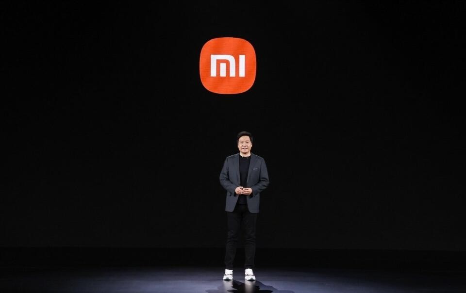 雷军在回应标杆iPhone时被嘲笑:他有机会全面超越苹果。