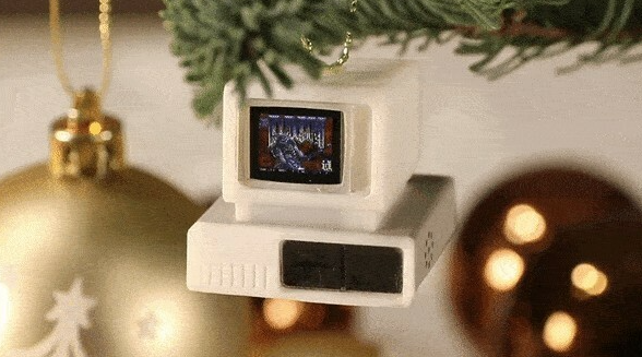 玩新的圣诞树装饰品《毁灭战士》