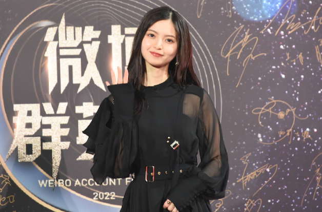 斋藤·阿斯卡，微博日本艺人今年偶像奖明年毕业。