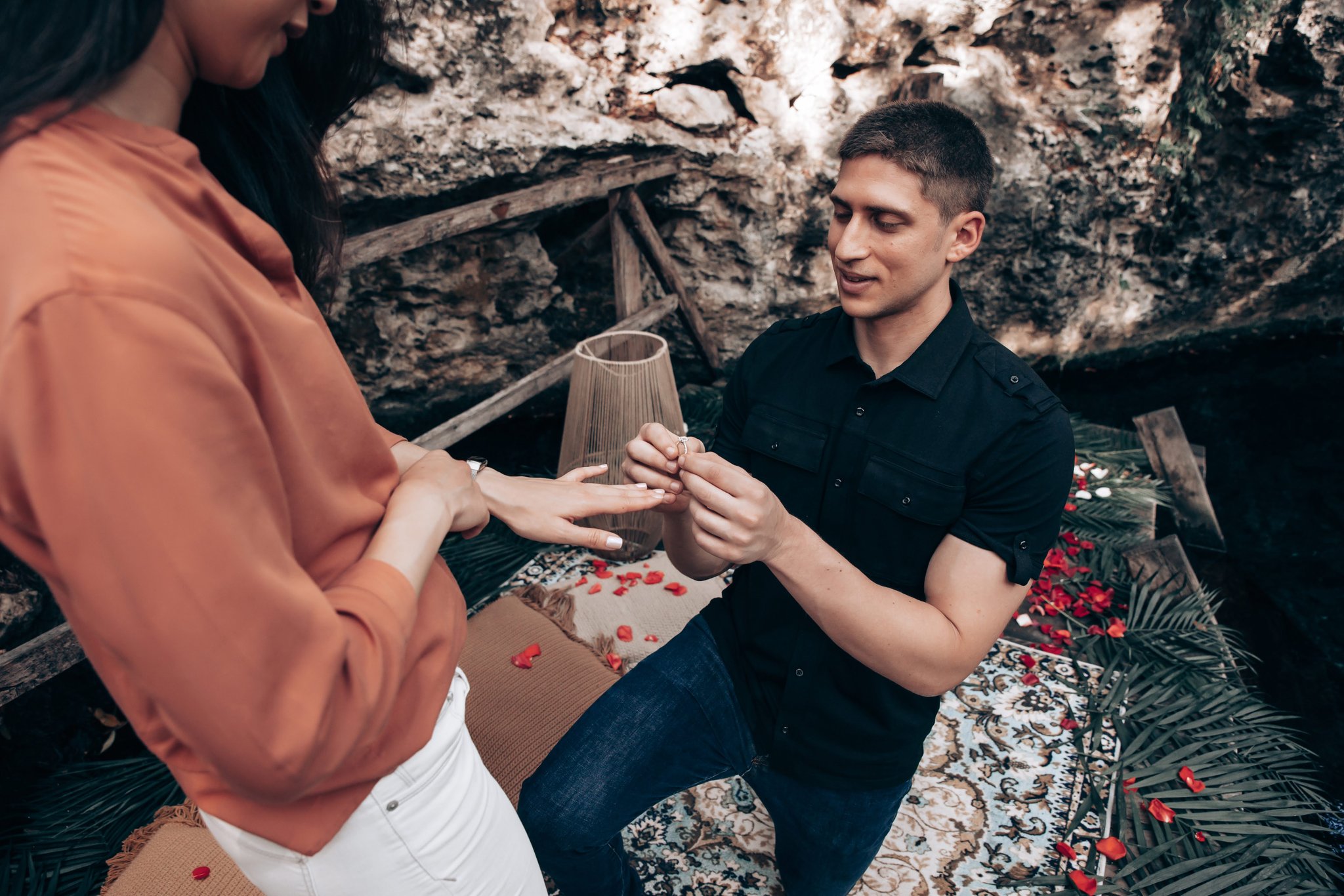 dota2战EG队长Fly求婚成功拍出甜蜜的照片。