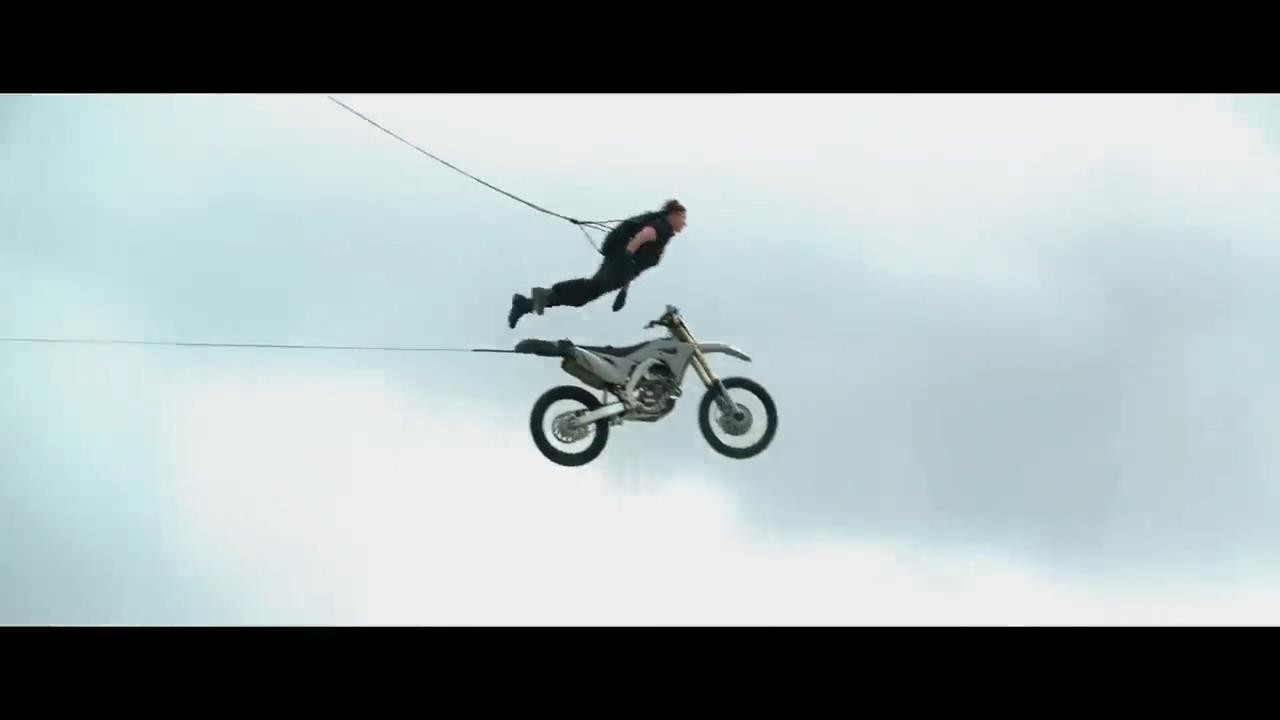 《碟中谍7》官方幕后故事:ATOGO为了3000米速度跳跃而悬崖勒马。