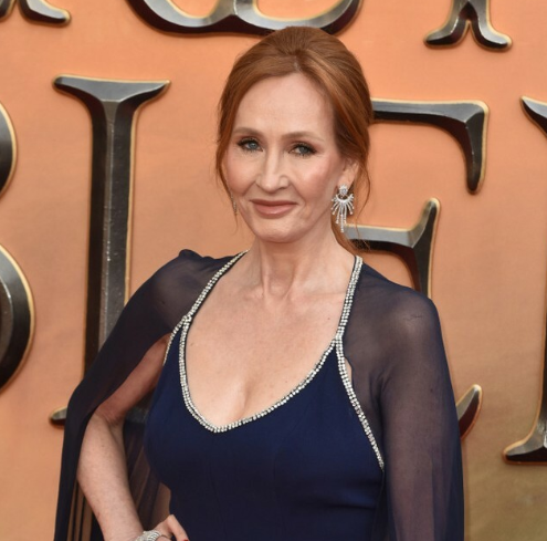 引起变性人言论争论的JK罗琳尽管去年获得了1800万英镑的收入