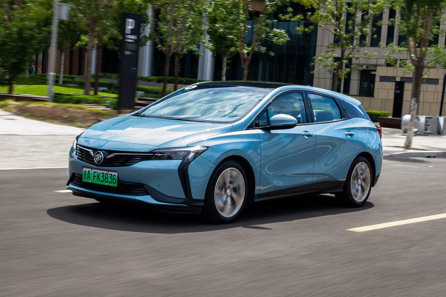 最新调查：近半数美国人仍不愿购买电动车
