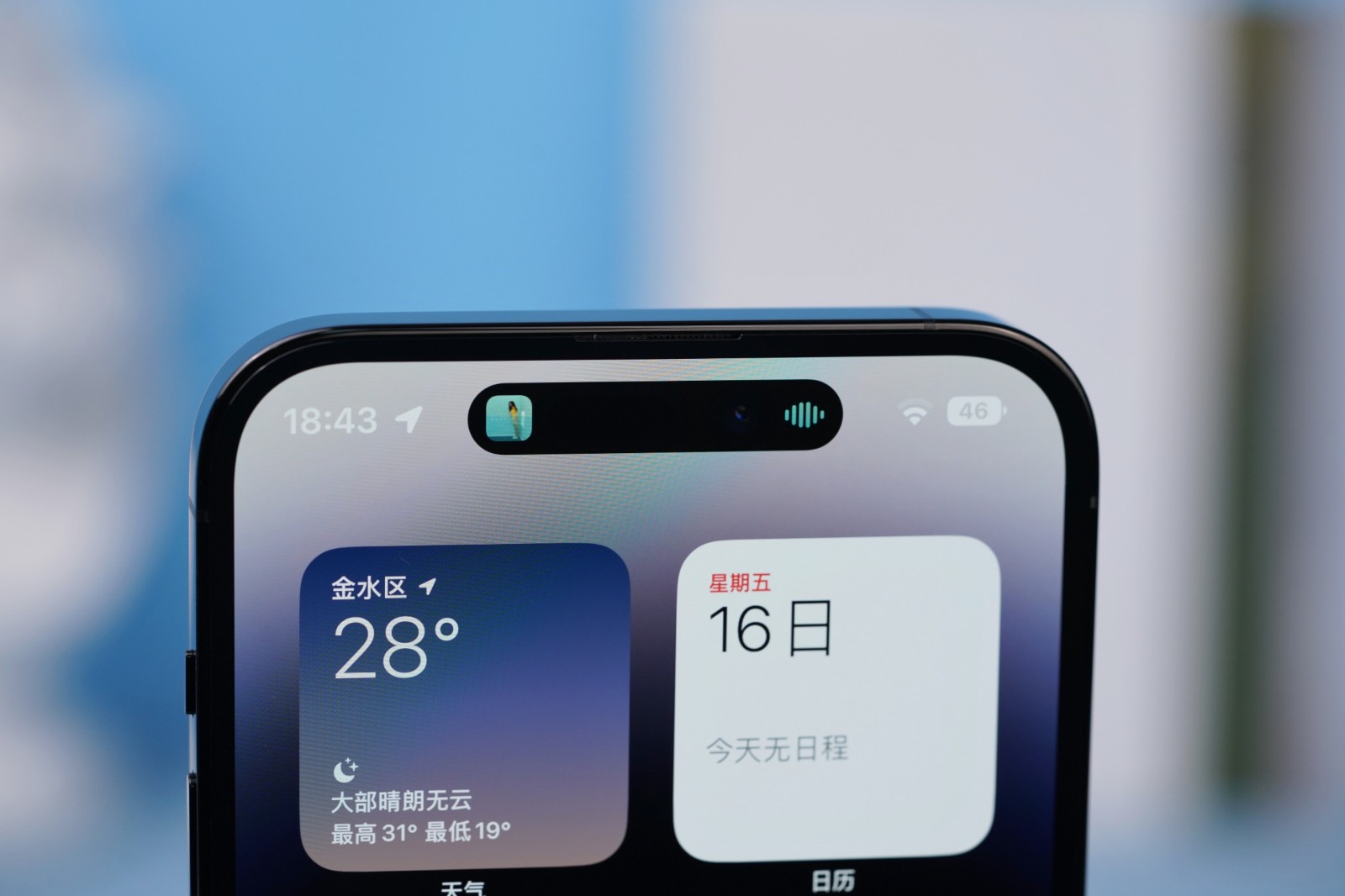 看门人花了三个月的工资为孩子买了iPhone14。那孩子现在怎么样了？

