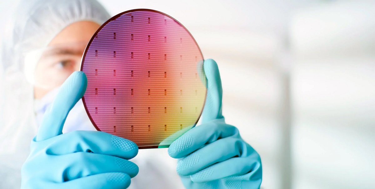 ARM将推出用于手机和笔记本电脑的自主研发芯片
