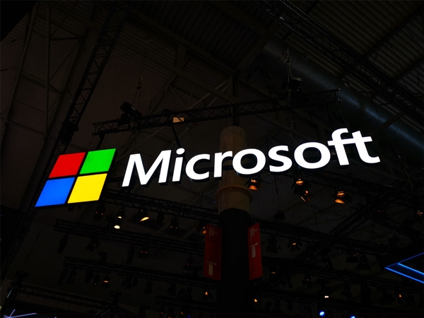 微软首席经济学家警告称：人工智能一旦落入坏人手中，将造成真正的损害。
