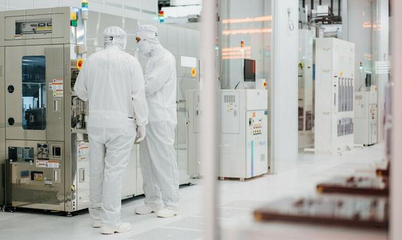 国内内存厂商已获准进口美国设备！落后了八年，追不上。
