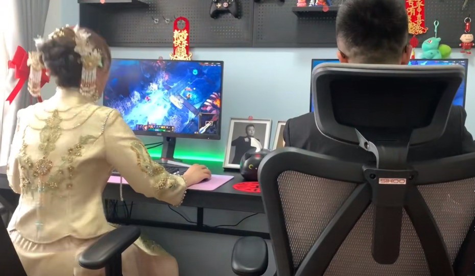 新婚夫妇结婚，单打独斗，谁赢谁管钱！
