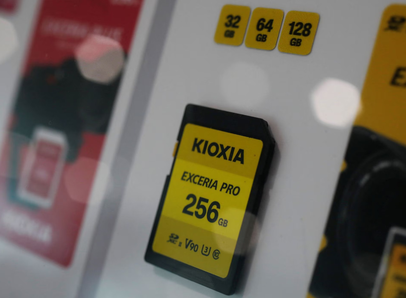 装甲与西部数据加快合并谈判以应对不断恶化的市场环境
