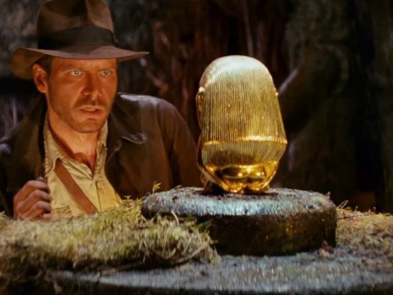 《夺宝奇兵》支持第一人称和第三人称，但玩家不能自由选择。
