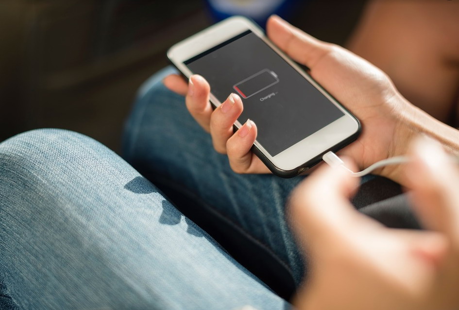 用户抱怨iPhone14电池健康状况下降太快苹果：正常现象
