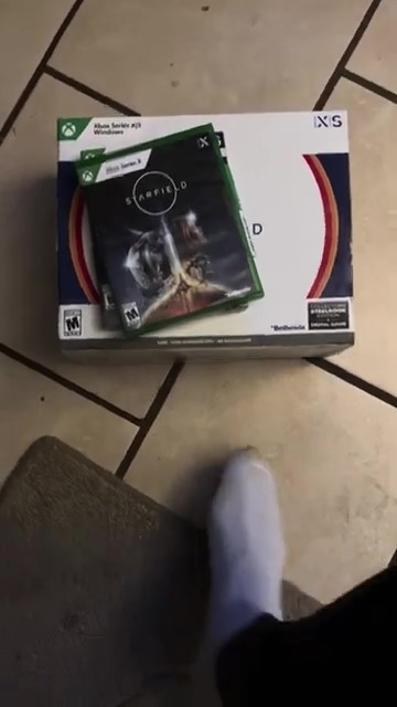 这段《星空》40分钟的偷拍视频将于9月6日开售。
