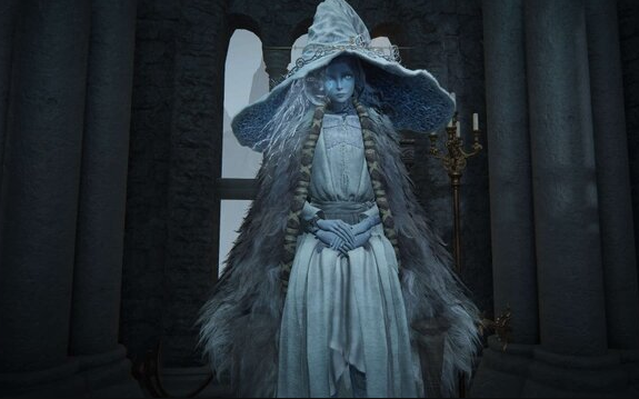 《艾尔登法环》的女巫米妮的雕像在半成品的制作上已经非常精致。
