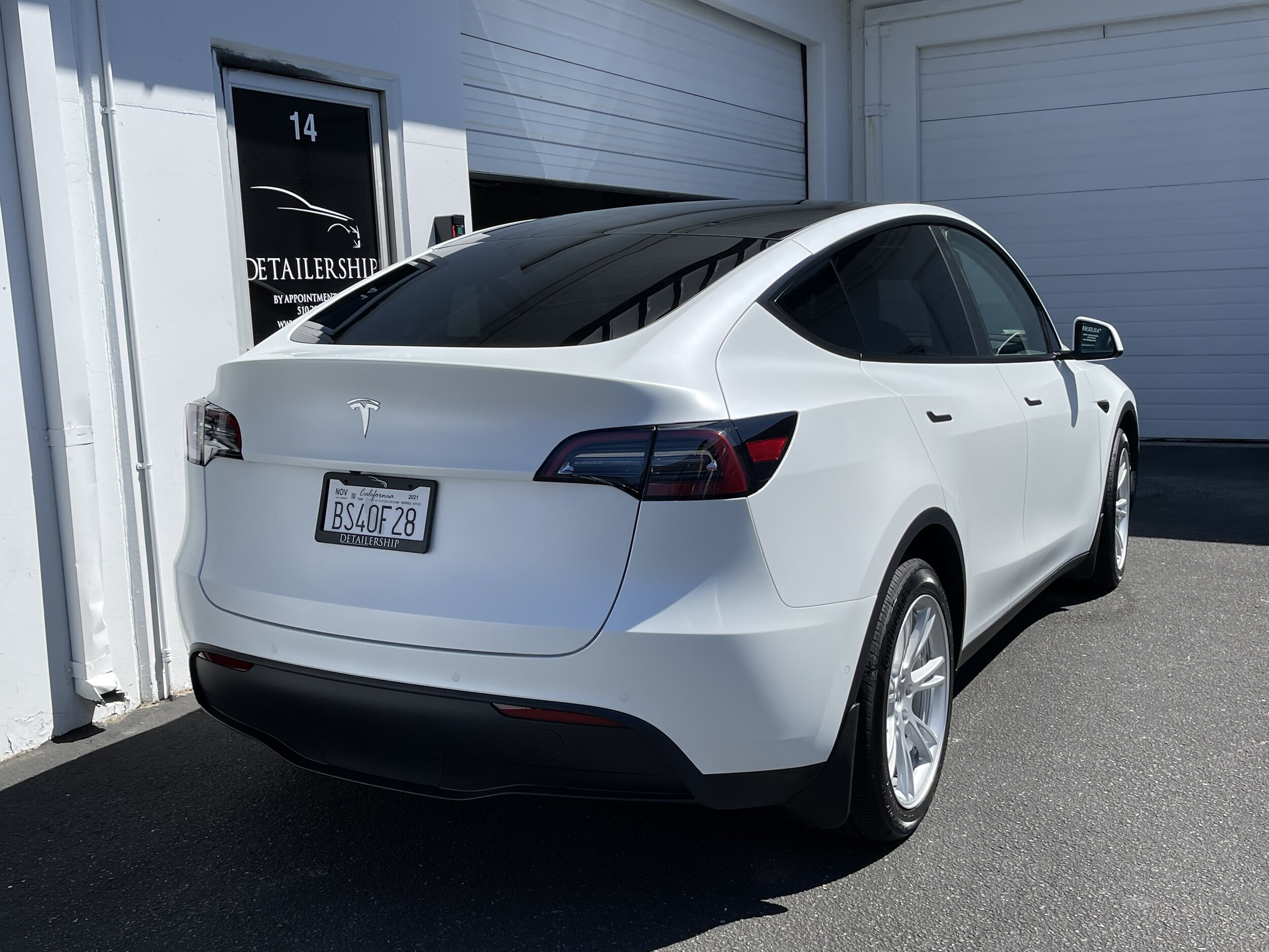 成本暴跌了40%！特斯拉采用了集成压铸技术。
