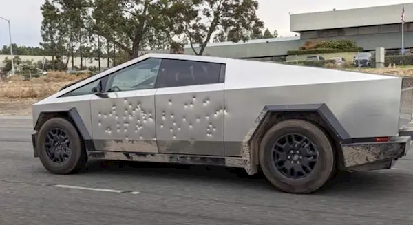 马斯克向特斯拉CyberTruck实弹：清空弹夹并未穿透
