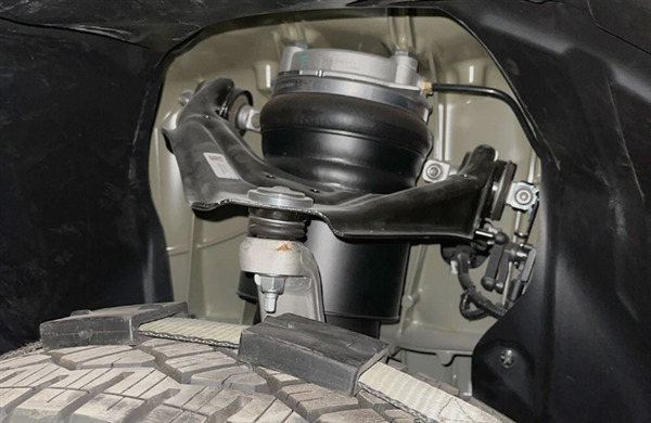 特斯拉皮卡再遭质疑，上控臂仅采用单层冲压钢板
