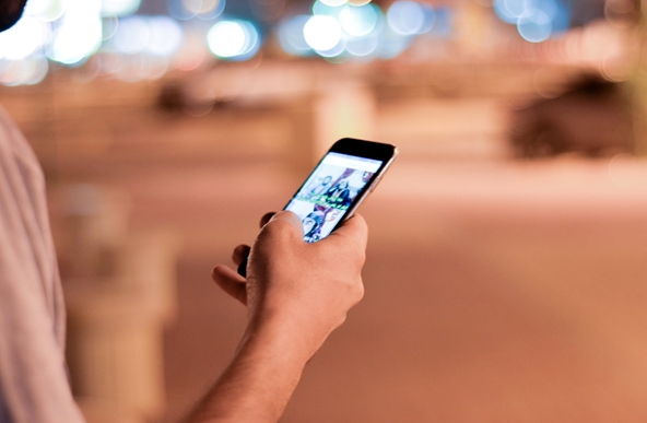 新研究称过度使用手机会降低大脑认知能力，包括玩游戏和浏览视频
