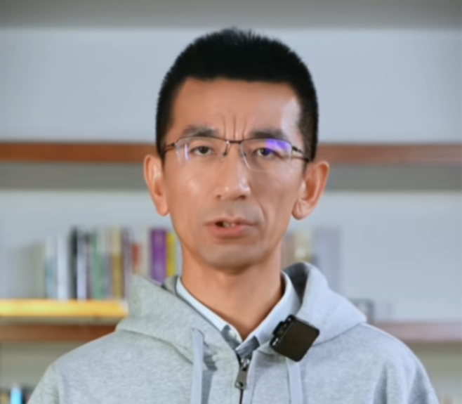 东方精选发布官方公告：免去孙东旭CEO职务。
