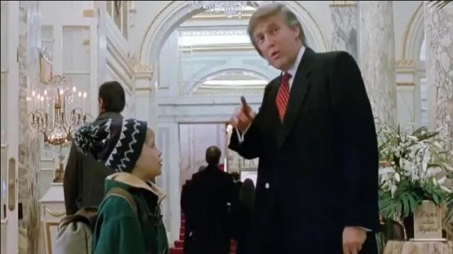 特朗普否认他强迫导演在《小鬼当家2》的指控中客串他。
