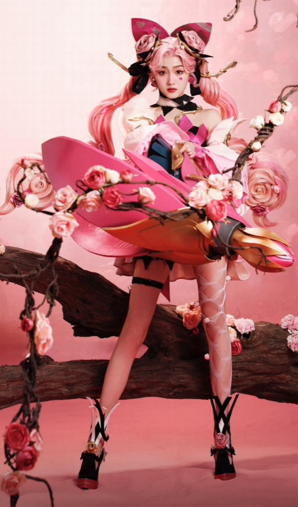 关晓彤Cos《王者荣耀》孙尚香甜酷少女气场全开。
