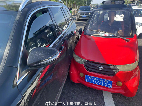 从今天起，全国多个城市禁止乐大爷买车、领驾照。
