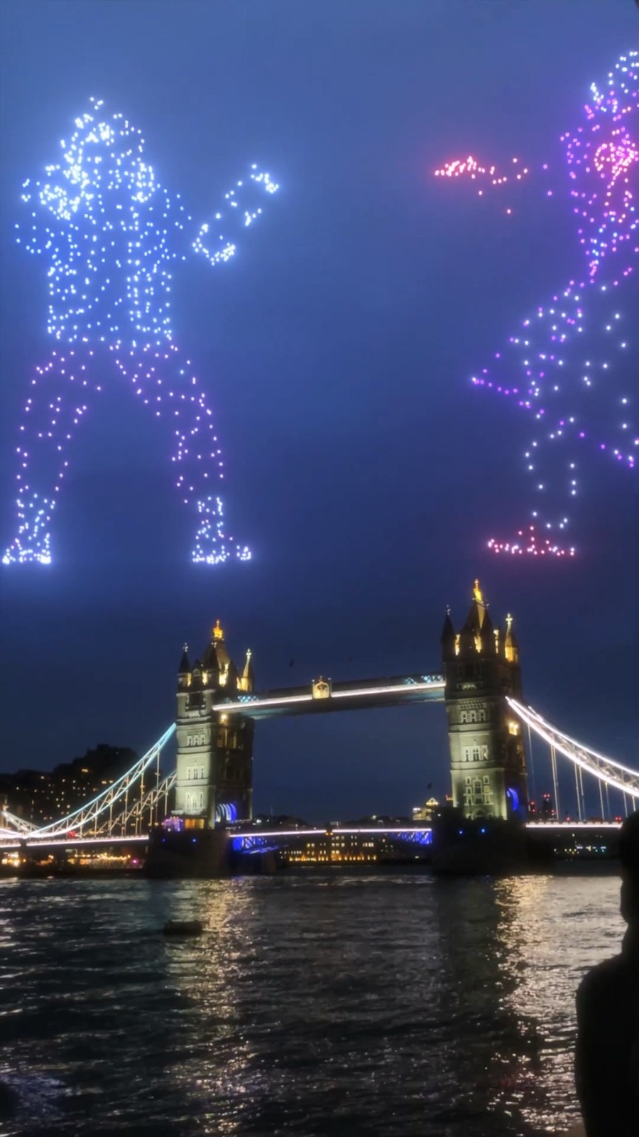 庆祝《铁拳8》S在英国推出塔桥
