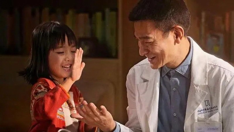 浙江一位父亲想用AI让儿子像《流浪地球2》YAYA一样复活。
