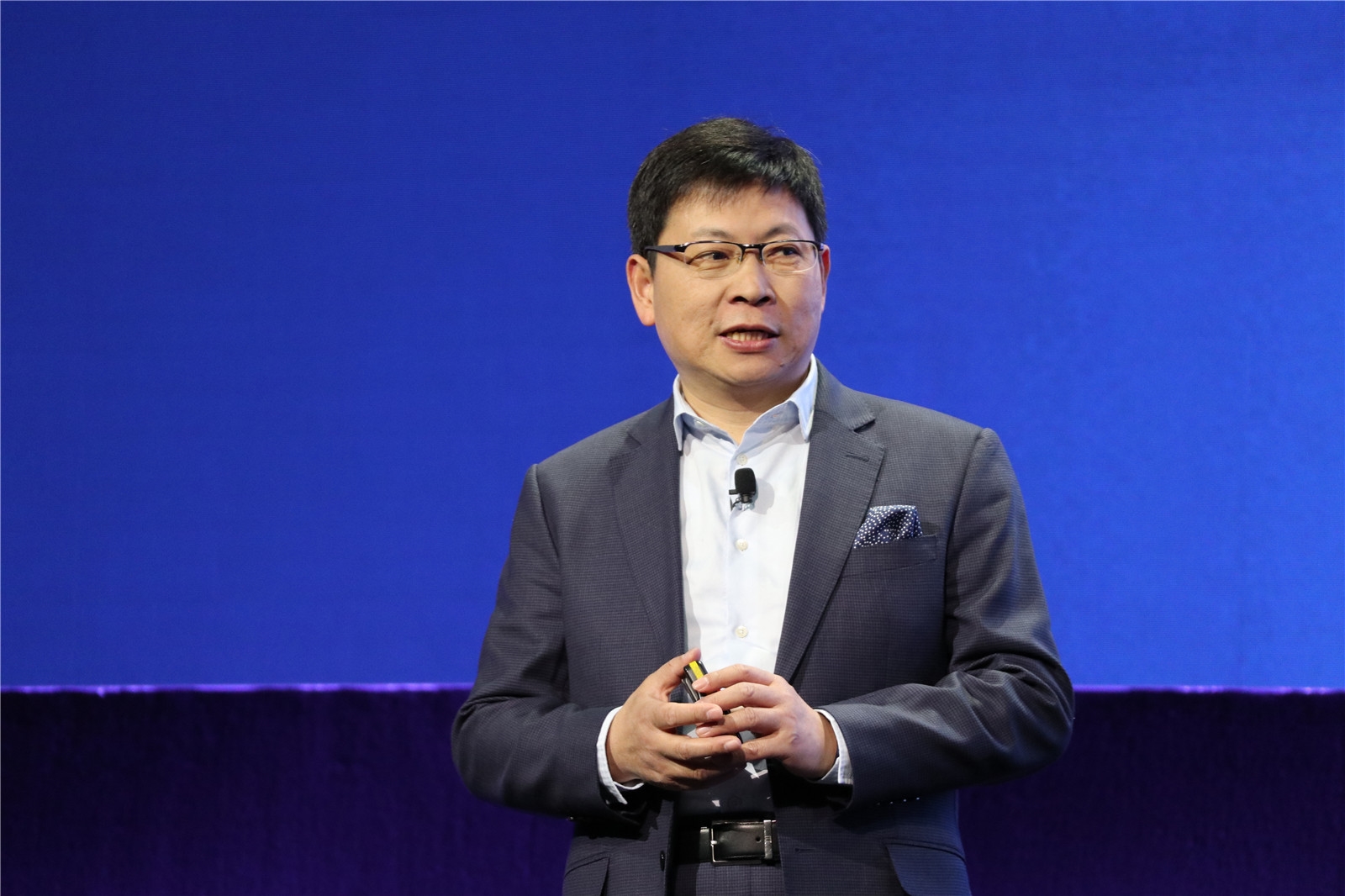 鸿蒙电脑来了！余承东表示，颠覆性的产品改写了整个行业。
