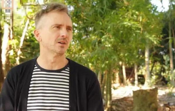 TVB“帝国老外”何国荣烧炭自杀享年58岁
