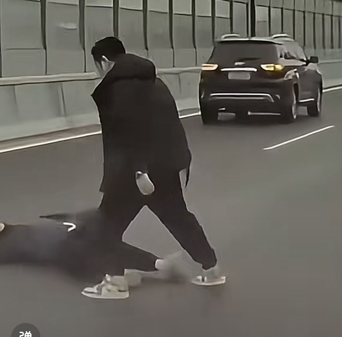 比亚迪车主英勇回应：悬赏200000元
