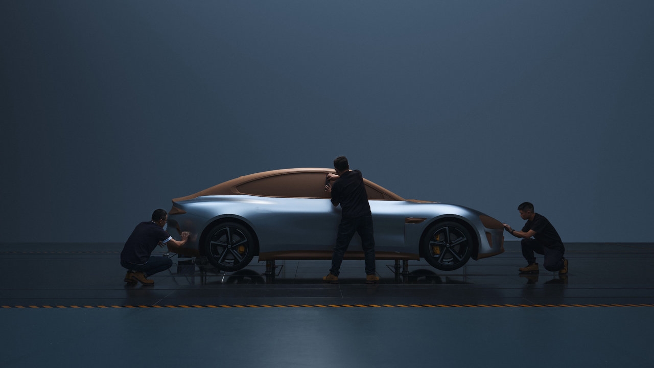 保时捷一样的款式！小米汽车介绍自建污泥模型实验室。
