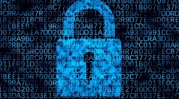 除了简单的密码，该男子发现了银行卡，只尝试破解了两次，盗走了7万元。
